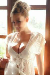 Alev-alev beyaz tenli kız Dide