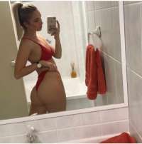 Cazibeli esmer hanım Rengin