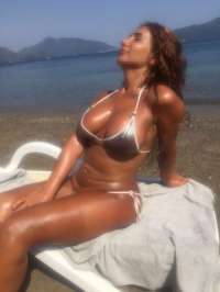 Cazibeli masaj yapan kadın Gülderen