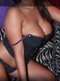 Çekici beyaz tenli kadın Fatoş