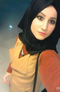 Cıvıl-cıvıl genç hanım Ilksen