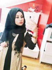 Cıvıl-cıvıl genç hanım Ilksen