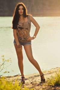 Cıvıl-cıvıl sakso çeken eskort Munise