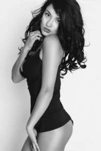 Cıvıl-cıvıl sakso çeken eskort Munise