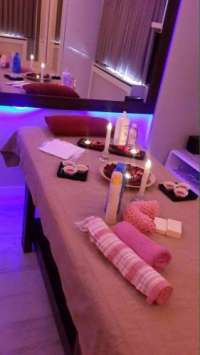 Gösterişli öpüşmeyi seven kız Ertaç