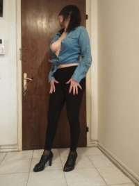 Güzel tecrübeli kız Makbule