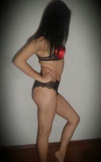 Kıvrak dans yapan escort övgül