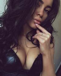 Kıvrak masaj yapan bayan Nisan