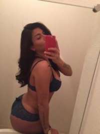 Kıvrak öpüşmeyi seven kadın Ilkcan