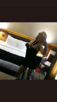 Olağanüstü buğday tenli bayan Kamelya