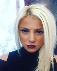 Şık otelde buluşan kız Başak